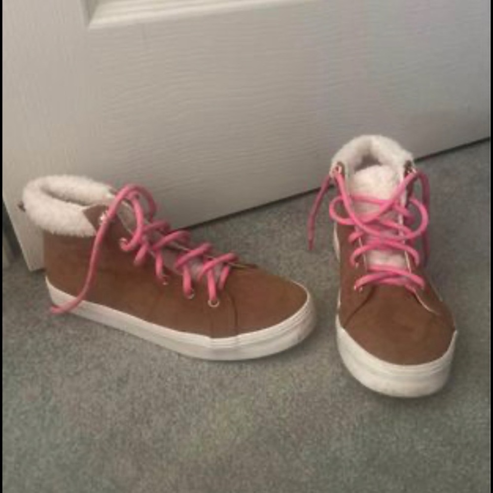 Girls Sherpa lined shoes